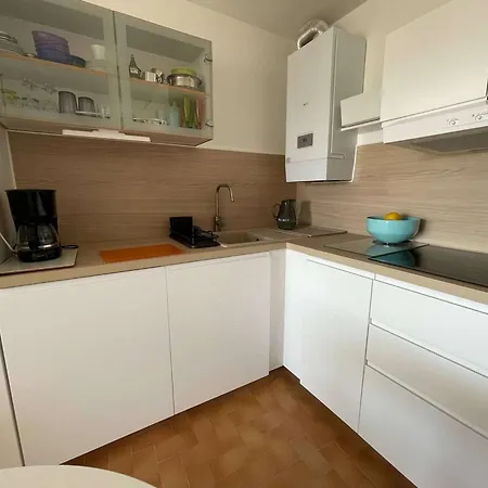 2 Pieces Confortable Avec Balcon Et Parking - Fr-1-328-277 Apartman